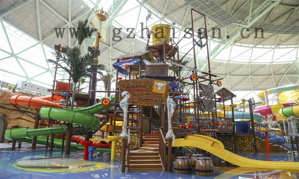 水上乐园管理中如何优化园区的体验和互动设施？