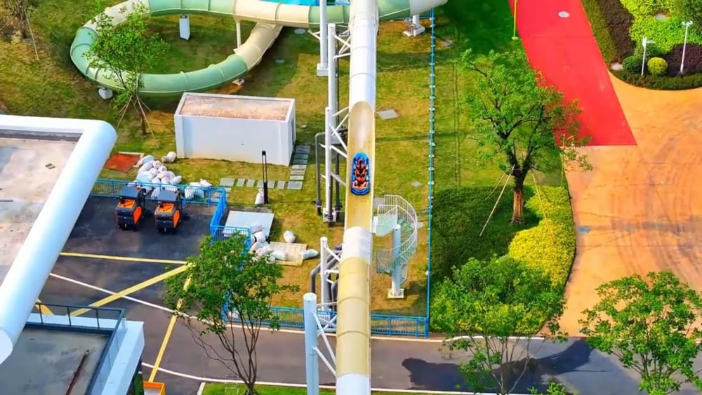 激流过山车｜当速度拥抱水花，掀起水上狂欢盛宴