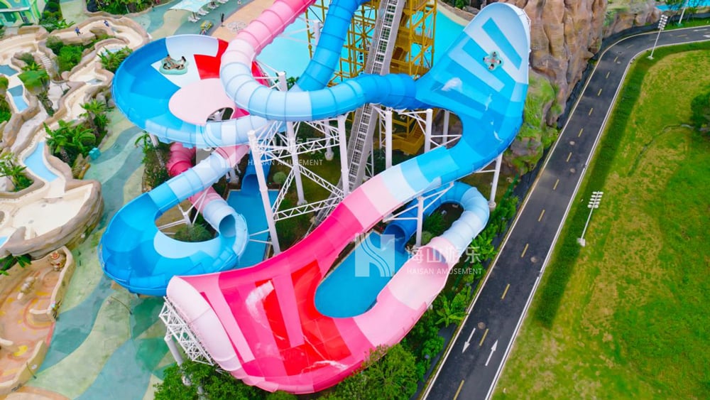 双重风暴，极致竞速——星际盘旋+巨浪翻滚组合引爆水乐园刺激体验